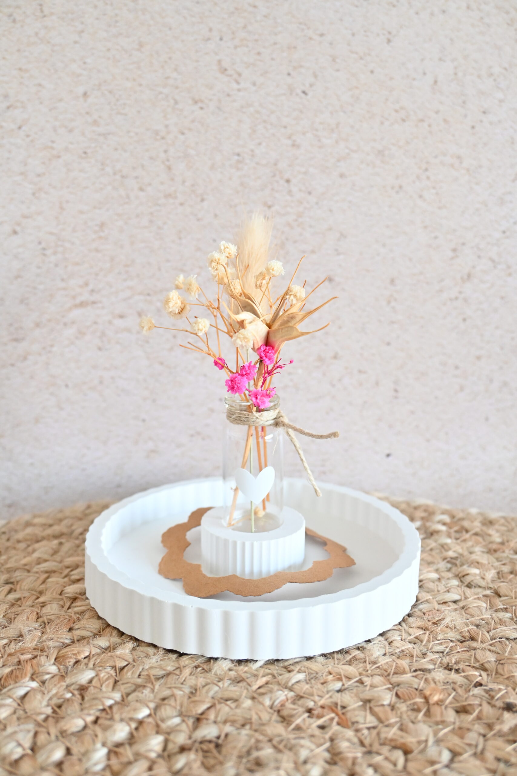 Ronde geribbelde kaarsenhouder met droogbloemen