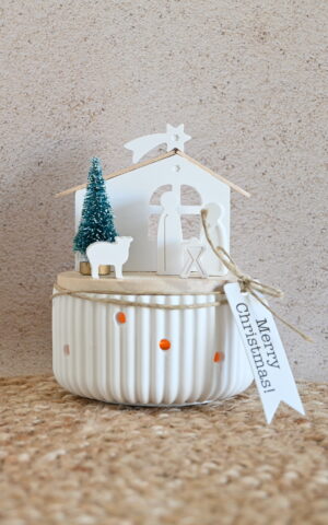 Geribbeld potje met mini-kerststal