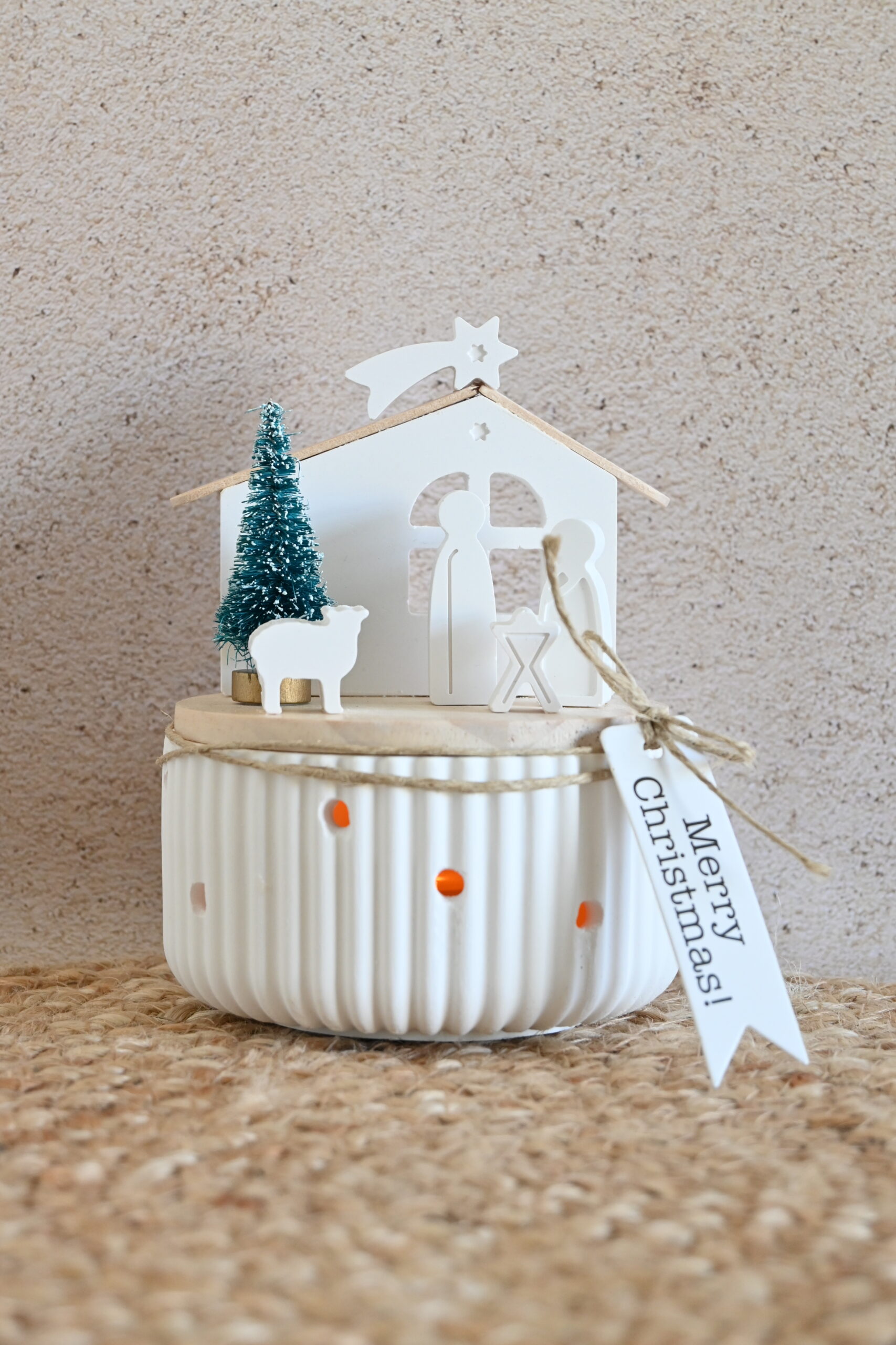 Geribbeld potje met mini-kerststal